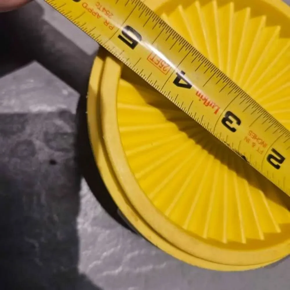 Tupperware lid has